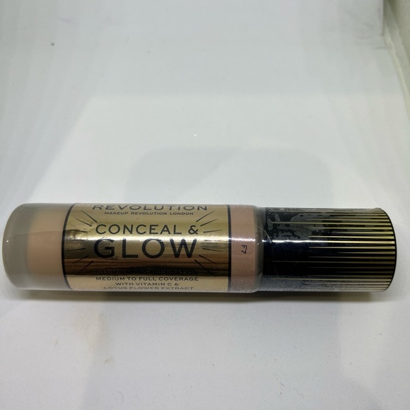 Makeup Revolution Conceal and Glow Illuminating Foundation F7 Medium Coverage - Picture 1 of 7